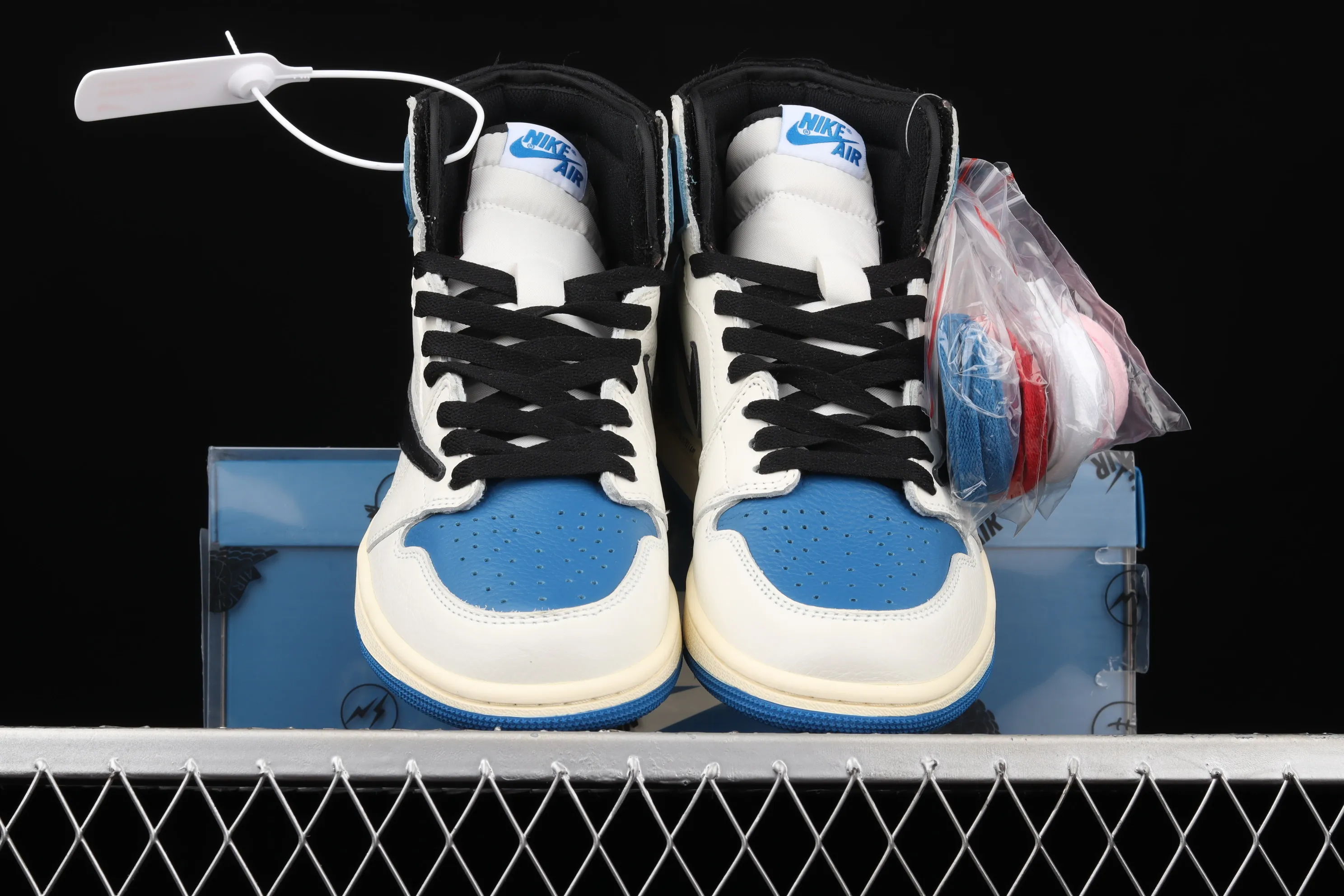 All categories Air Jordan Jordan series basketball shoes Air Jordan 1 High cost-effective version Travis Scott x Air Jordan 1 High OG AJ1 Joe 1 lightning overhead high top DH3227-105